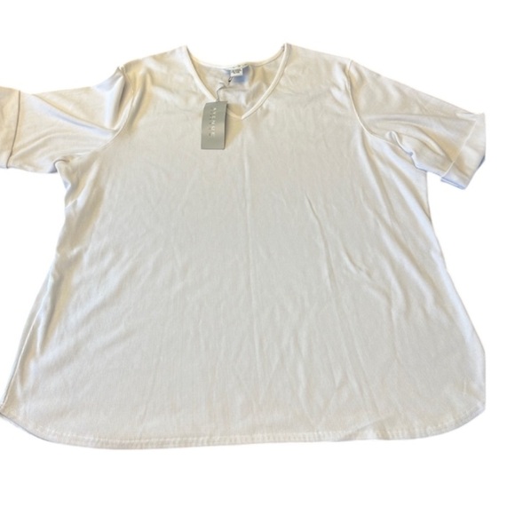 AVENUE ⭐️ stretch v neck tshirt - Picture 1 of 7